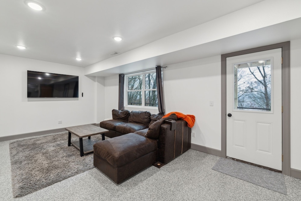 Lost Ridge Retreat 5 Bedroom Home