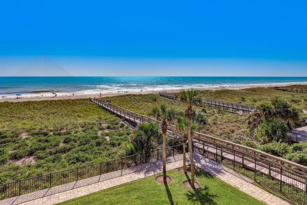 Amelia South 2 Bedroom Condo by RedAwning view 3