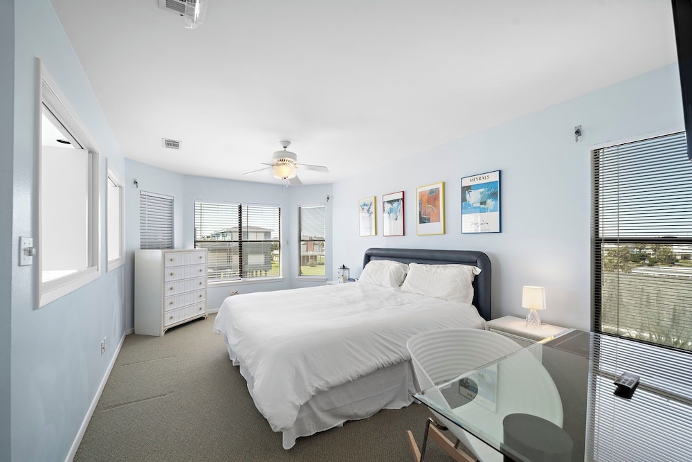 Pirates Beach Retreat by Ryson Vacation Rentals