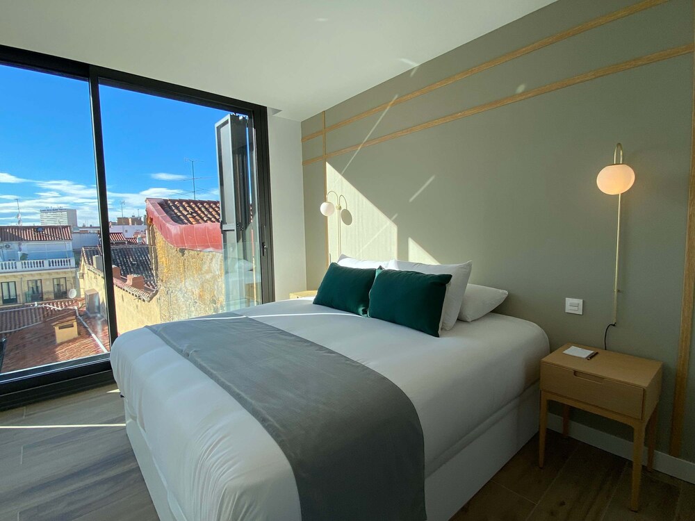 w Modern 2BR With Terrace in Chueca
