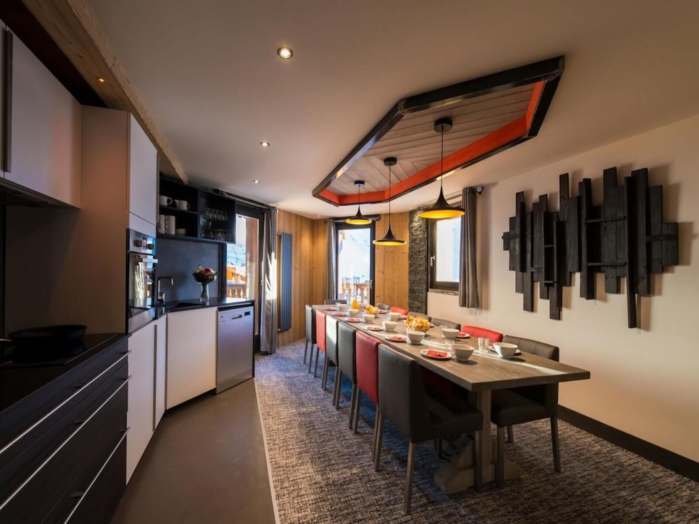 Nice Apartment Near the Center of Val Thorens