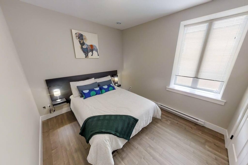 Saint John Vacations - Premium Condo Amazing Location w Parking Coffee - Property Image 2