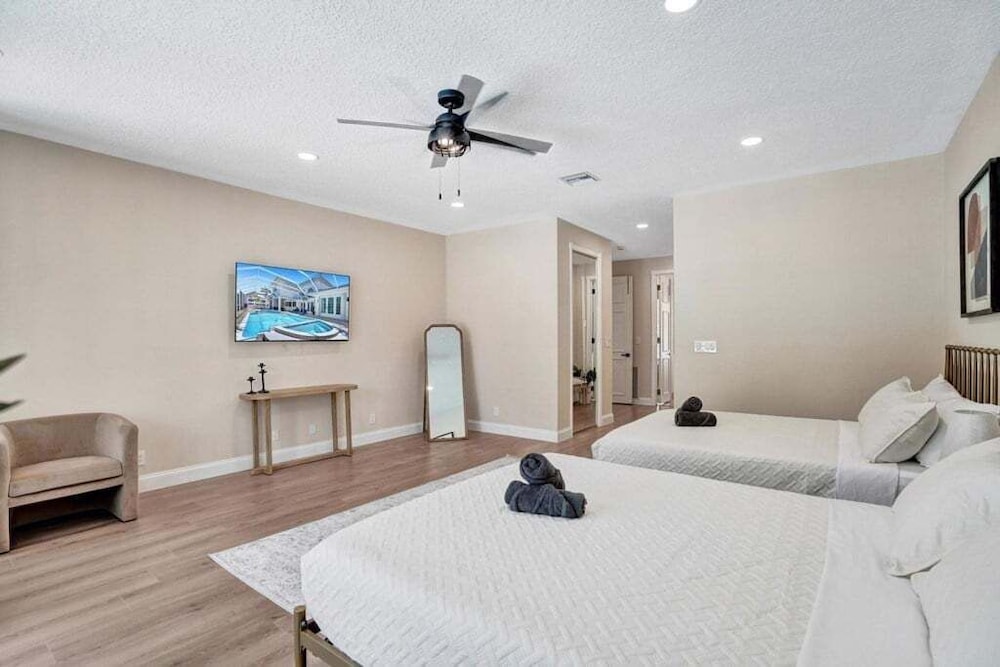6br Elegant Hollywood Lakes Mansion W/ Pool & Spa 6 Bedroom Home