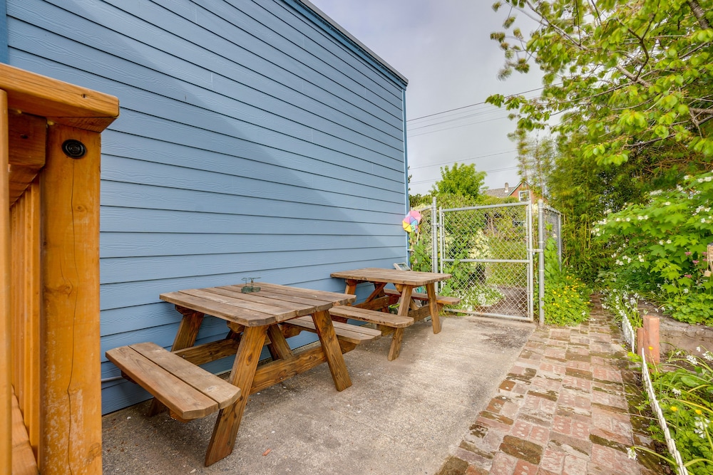 Bright Coos Bay Getaway: Water Views, Garden! view 5
