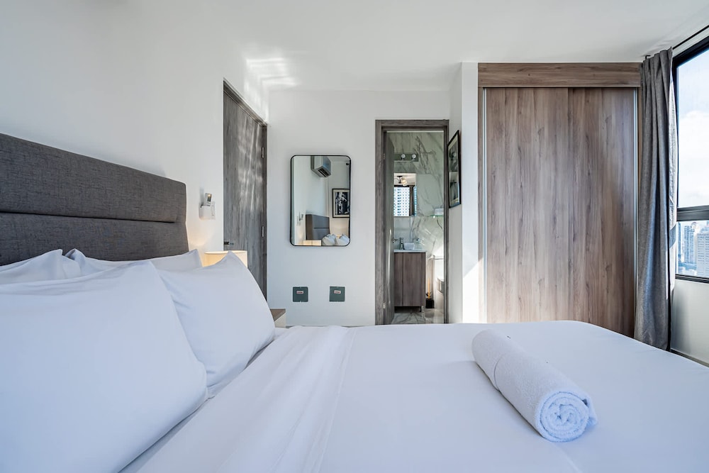 w Brilliant 1BR w Beautiful View in Calle 50
