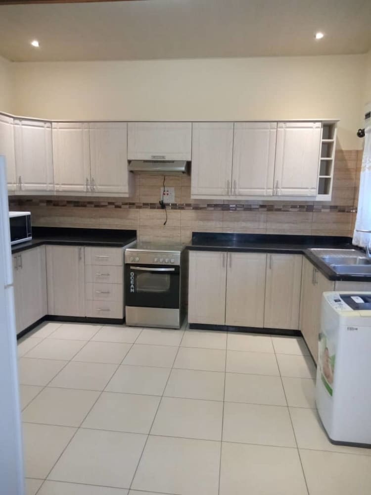3 Bedrooms Exclusive Apartment in Kaludu view 4