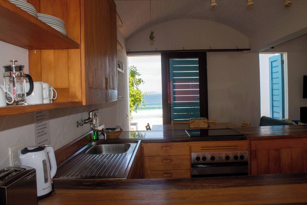 Paradys Oceanfront Submarine-style Holiday Home in Langebaan