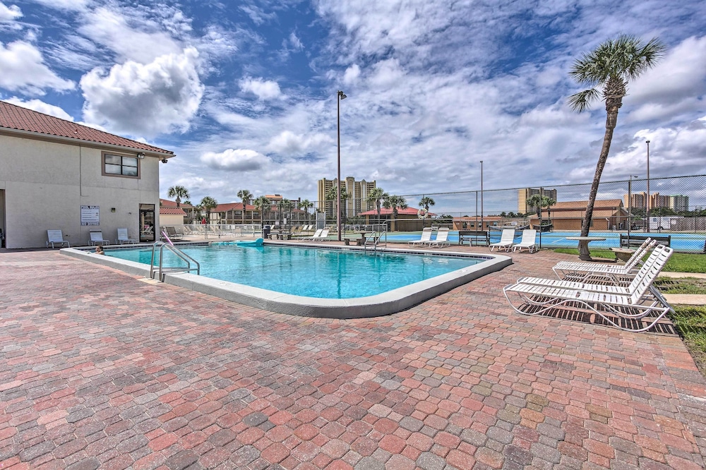PCB Townhome: Walk to Beaches, Resort Amenities!