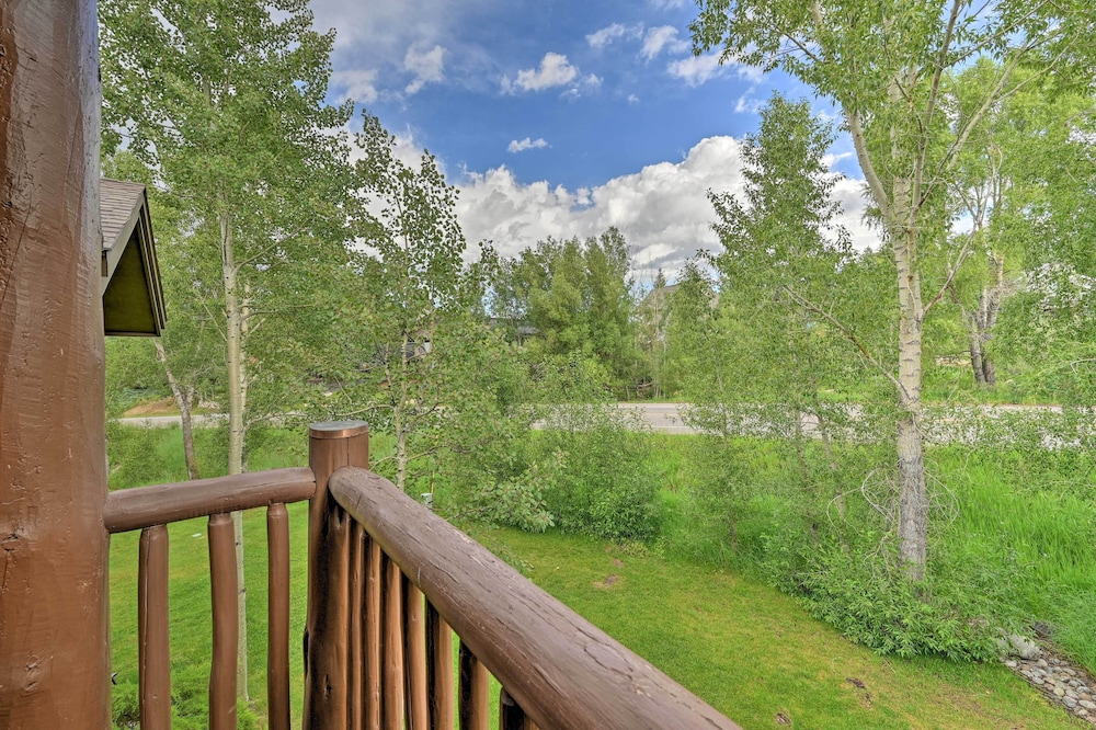 Gorgeous Steamboat Townhome: Shuttle to Ski Resort view 2