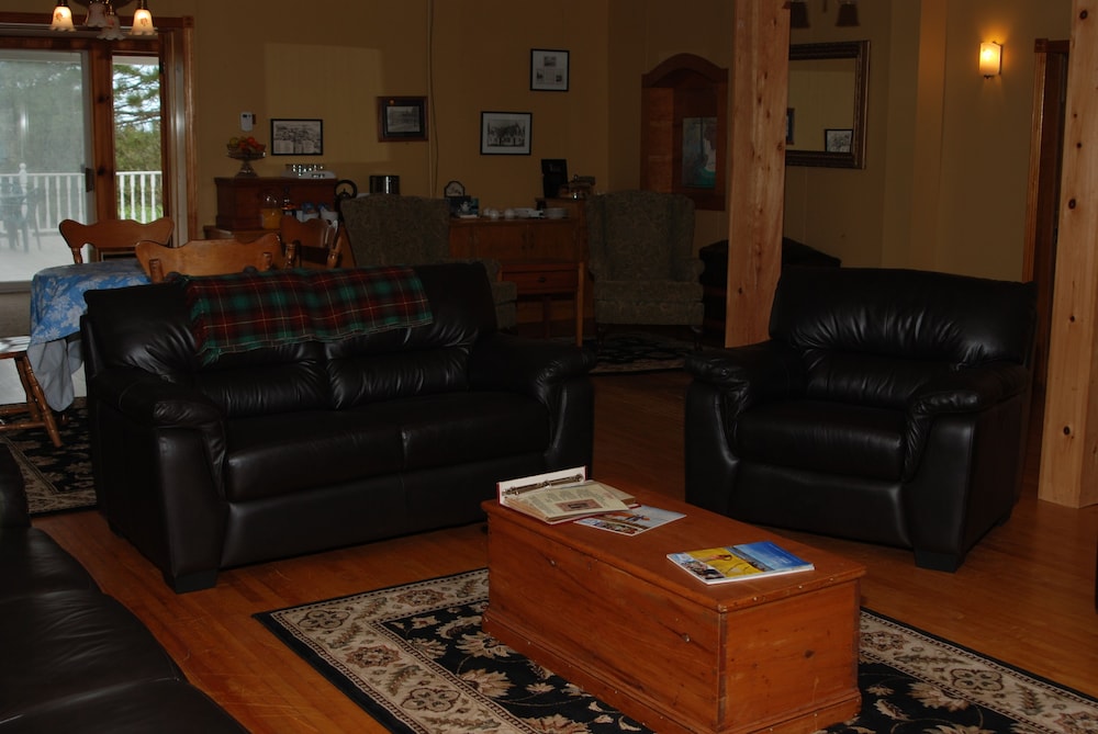 Shining Waters Cottages - Image 3