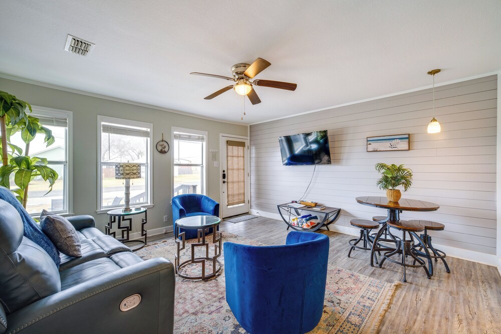 Walk to Beach & Pier: Updated Abode in Rockport!