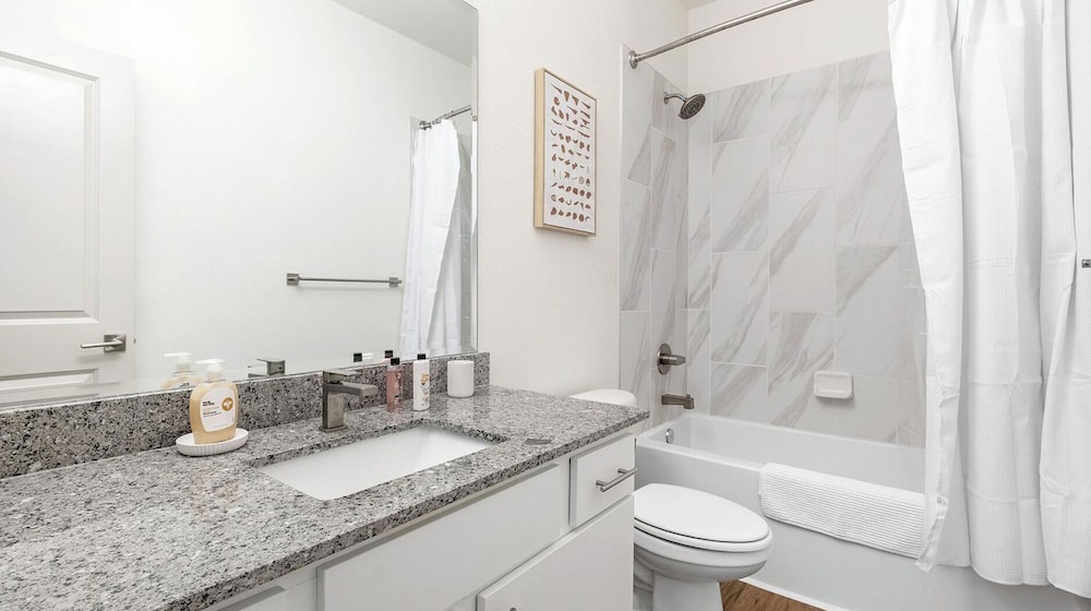 Landing Apartments Waller