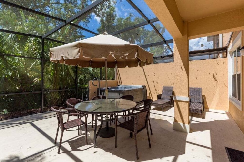 Regal Oaks Townhome: Pool, Hot Tub & Near Disney 3 Bedroom Townhouse