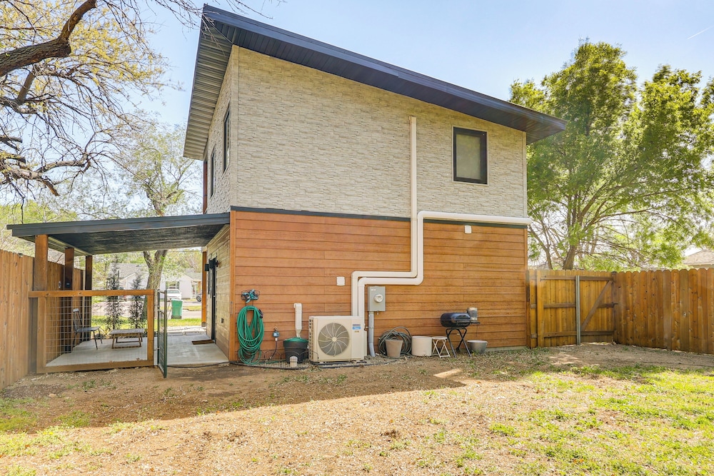 2 Blocks to Delano District: Modern Tiny Home!