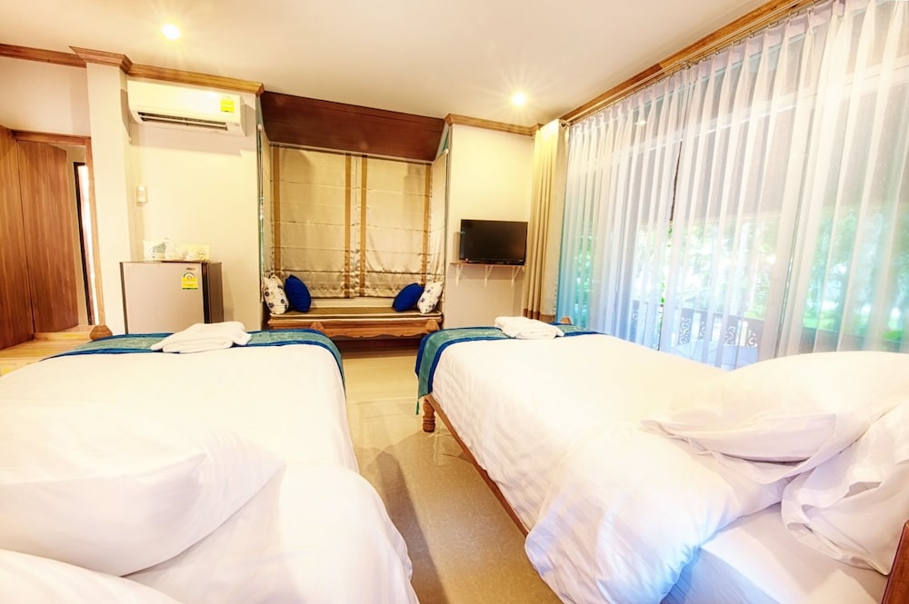 Baan Nam Pen Resort