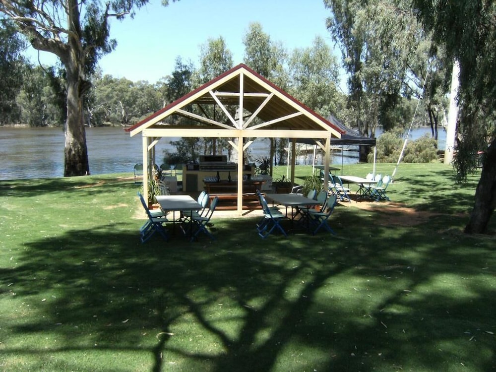 Euston Club Motel