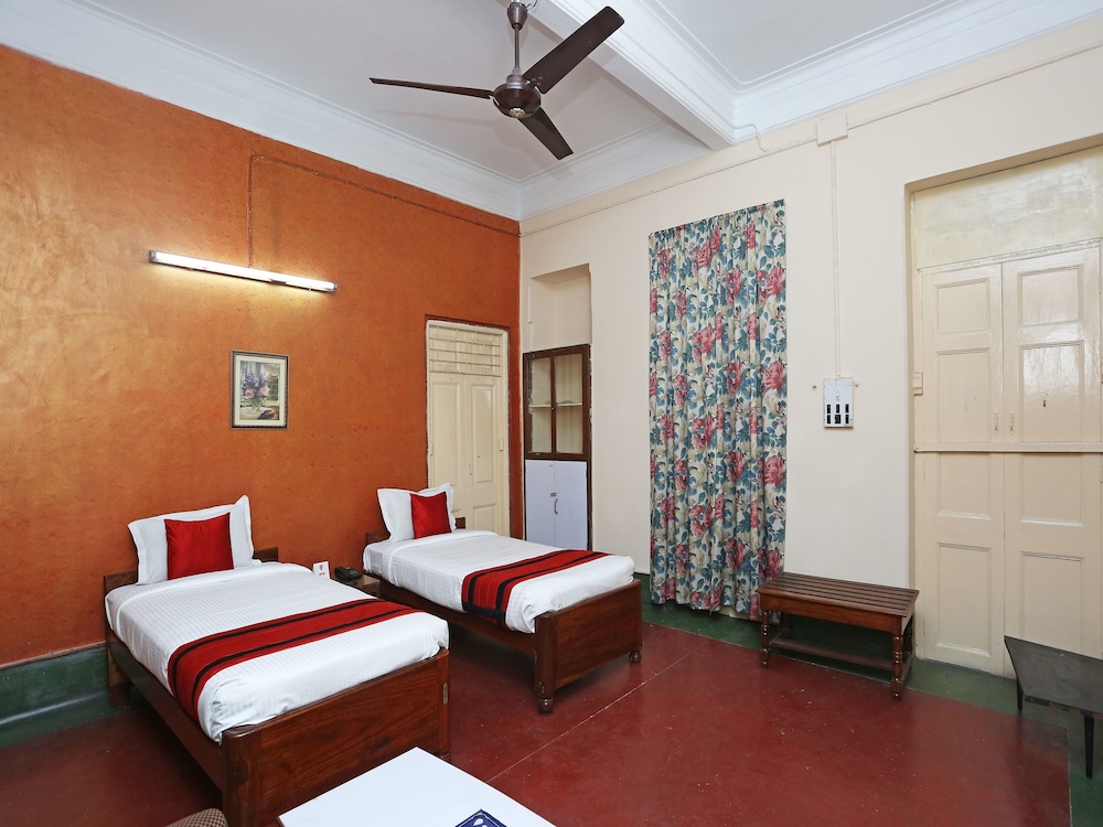 OYO 11896 Marble Palace Guest House
