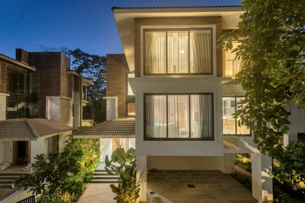 Villa Polaris by Hireavilla 4BR w Pvt Heated Pool