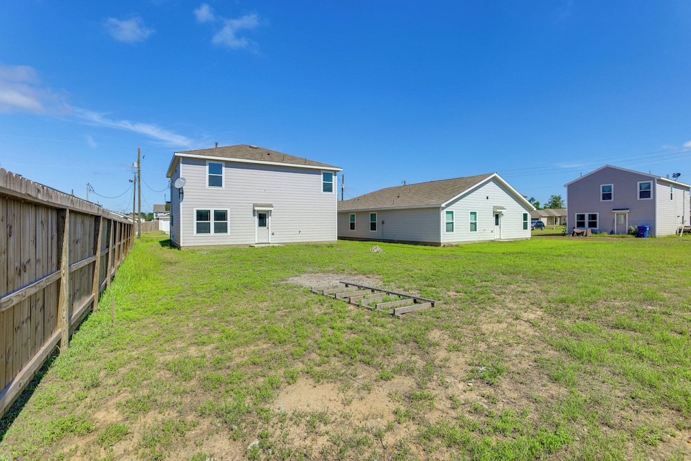 Near Hiking & Fishing: Airy Retreat in Cleveland!
