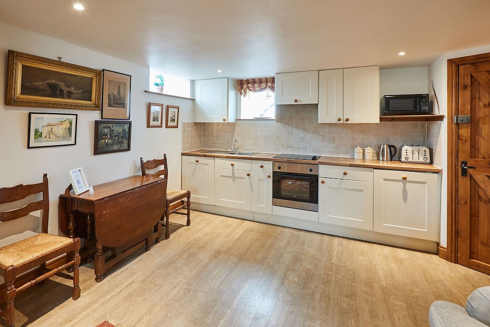 Host Stay Dairy Cottage view 4
