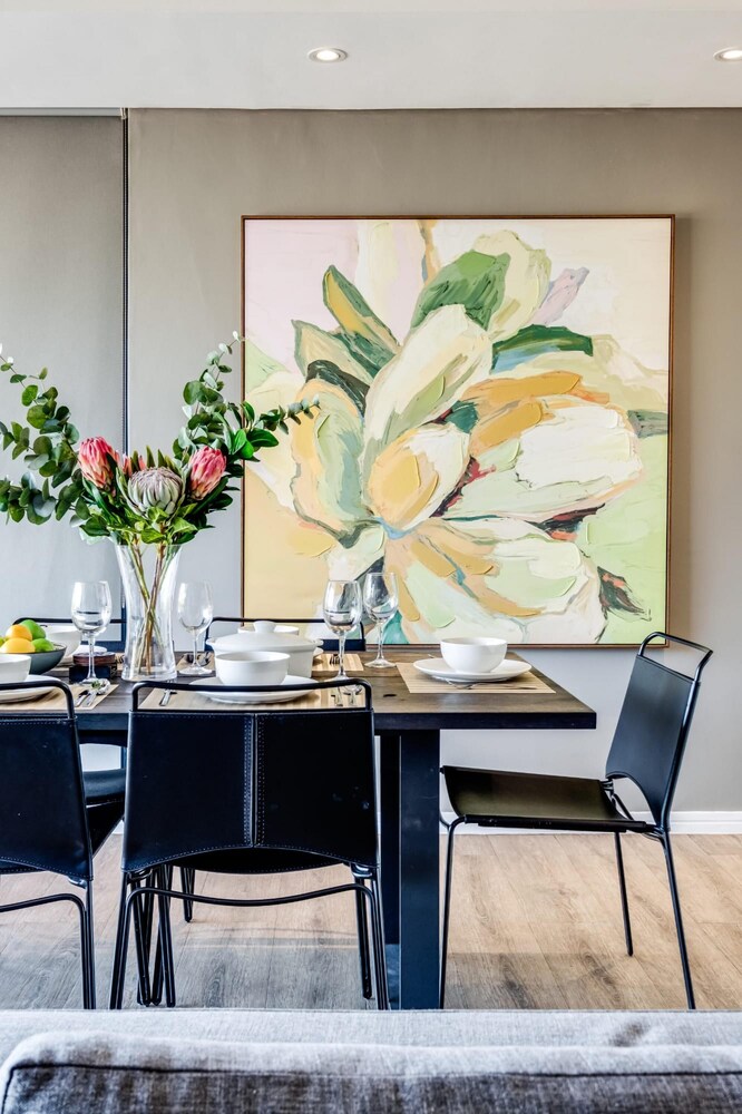 Urban Chic Apartment Close to Waterfront Warwick view 3