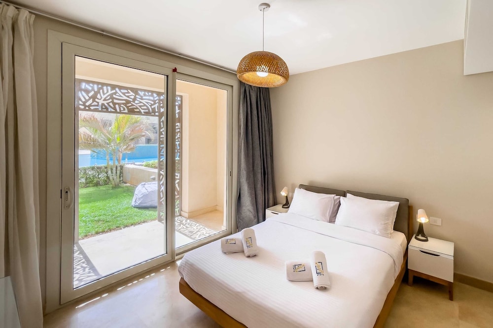 Xuru Stays I Exotic 1bdr w/ Outdoor Terrace Pool & Beach Access