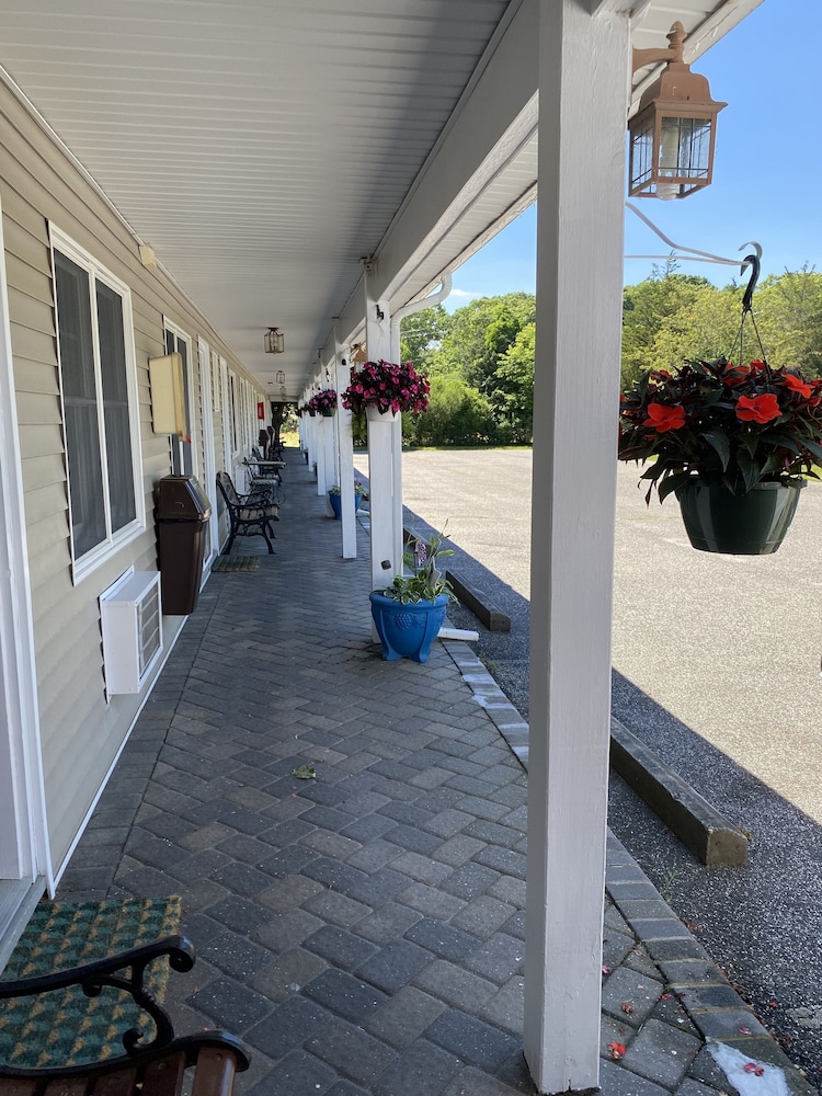Westhampton Seabreeze Motel
