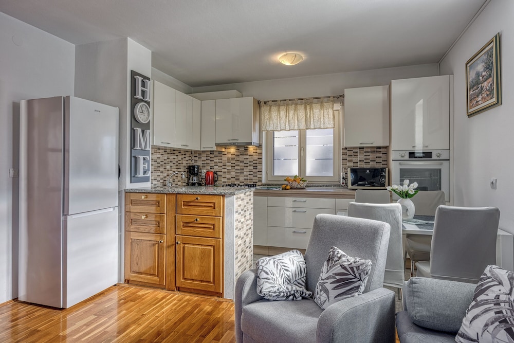 Small Holiday Home Jakara 5