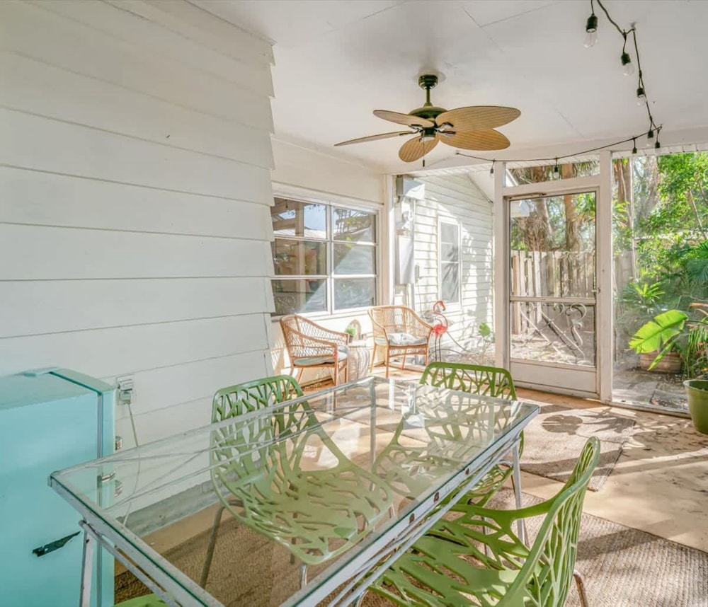 Chic Downtown Sarasota Cottage Retreat