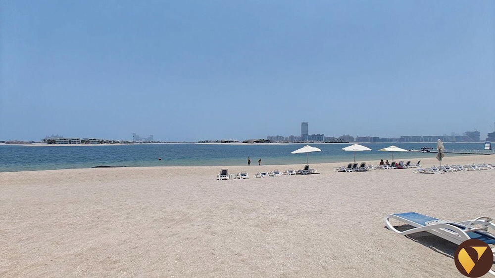 Grandeur Private Beach Walk to Mall