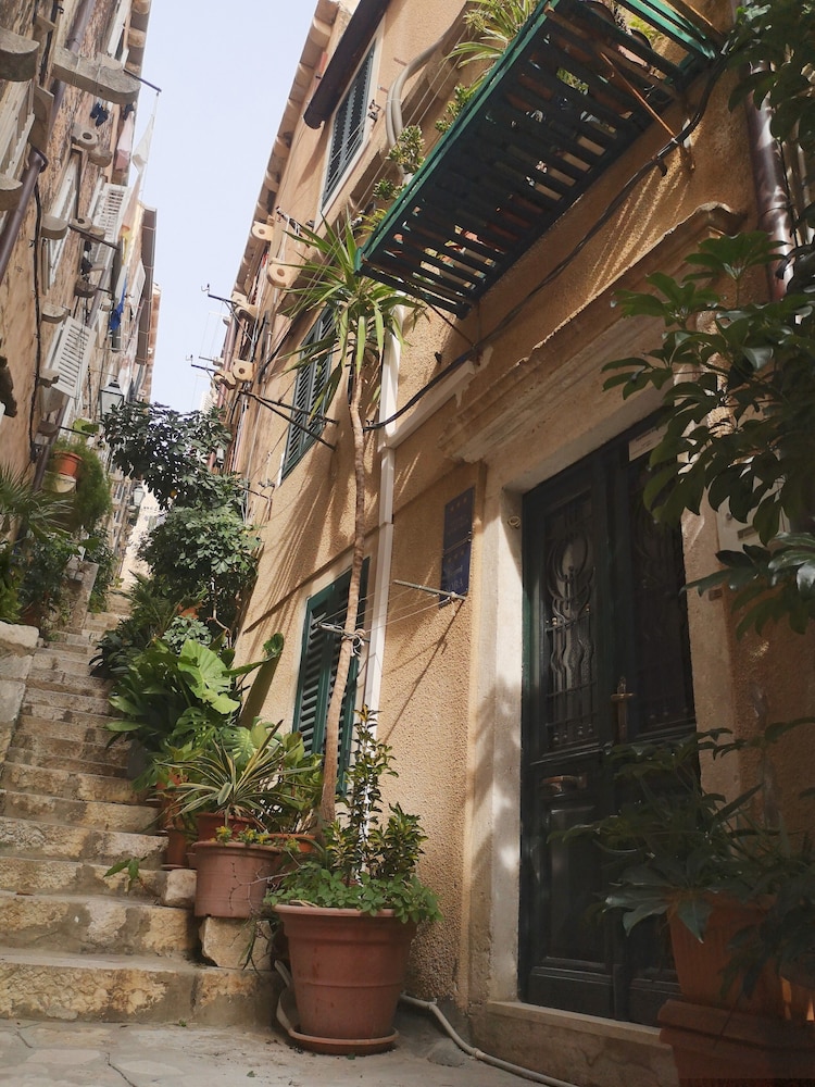 Old Town Economy Apartments