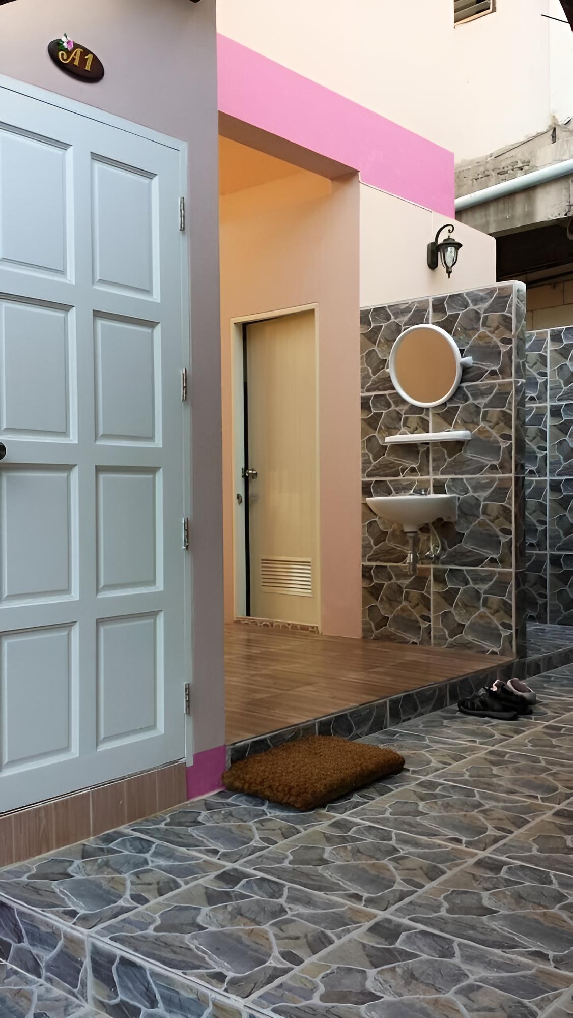 Sairee Center Guesthouse