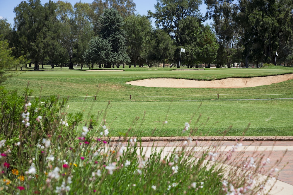 Howlong Golf Resort