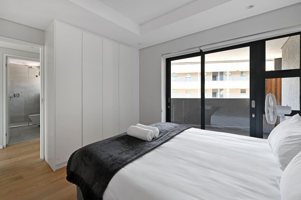 Quiet 2-bed Green Point Retreat Rooftop Pool BBQ