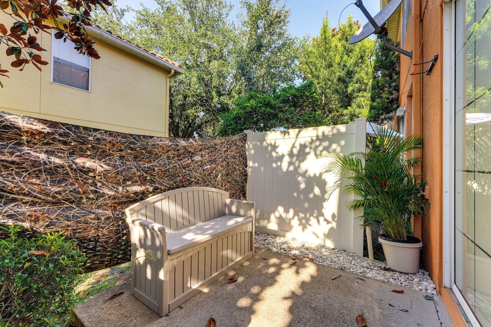 2 Mi to Wdw: Townhouse w/ Patio & Pool Access