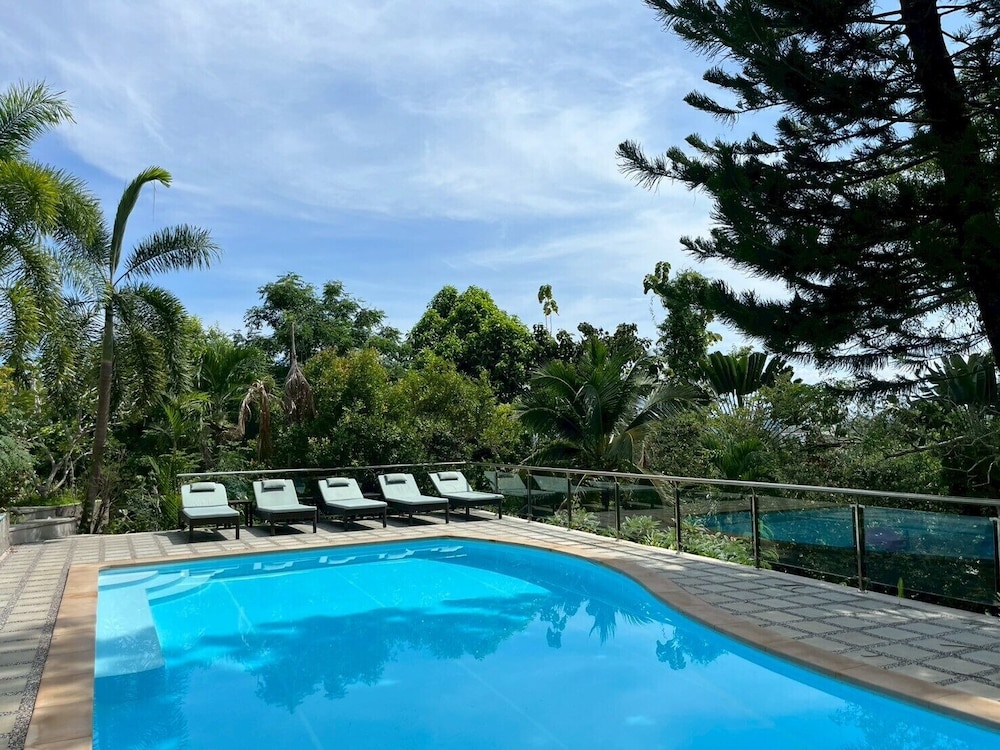 Thara Bayview Villa
