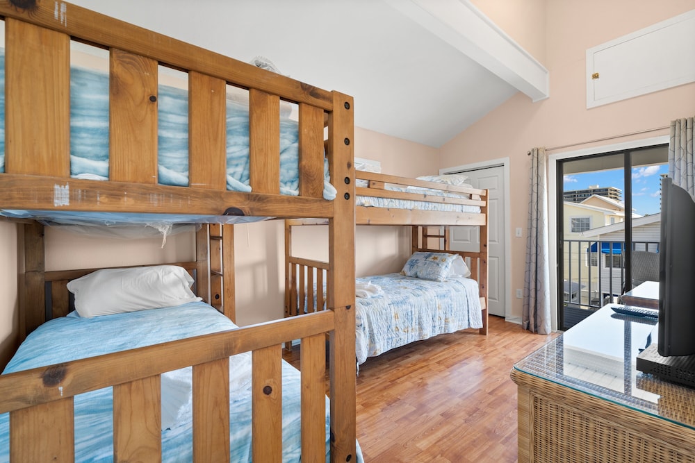 Sunset Beach House by Distinctive Beach Rentals view 5