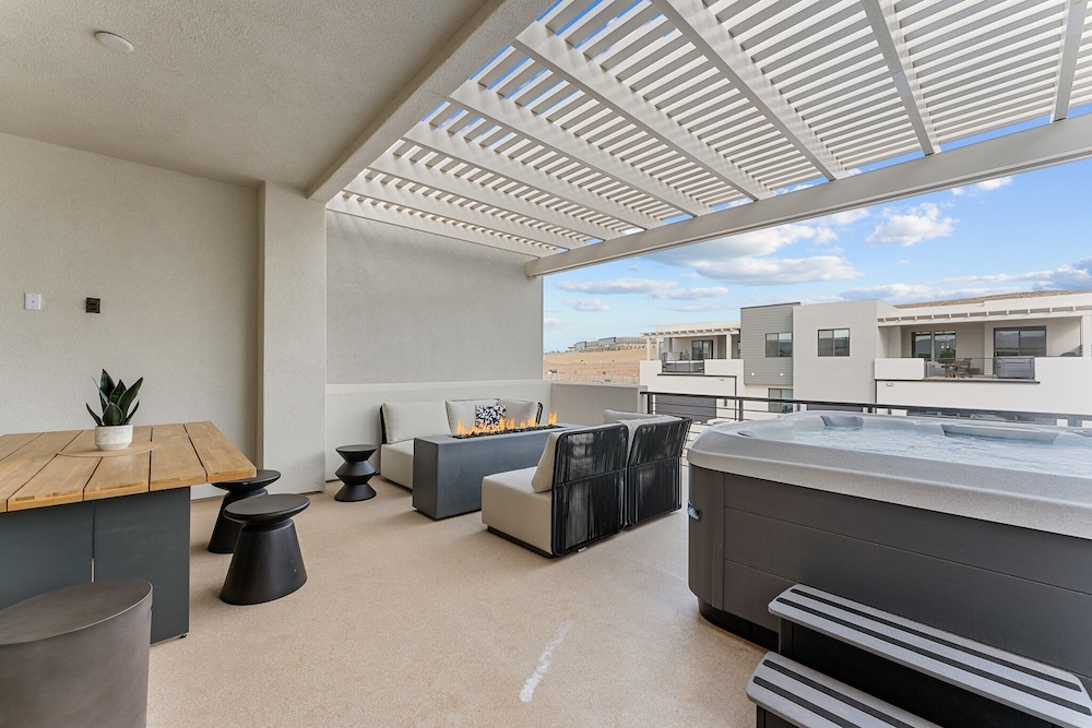 Your Happy House 5 Bedroom Townhouse