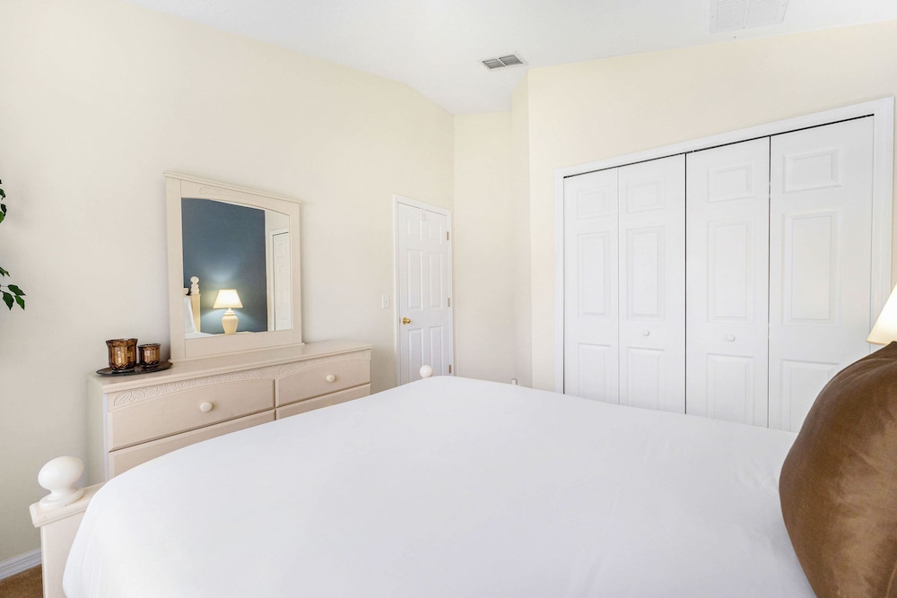 Mickeys Retreat at Solana Private Pool! - Image 5