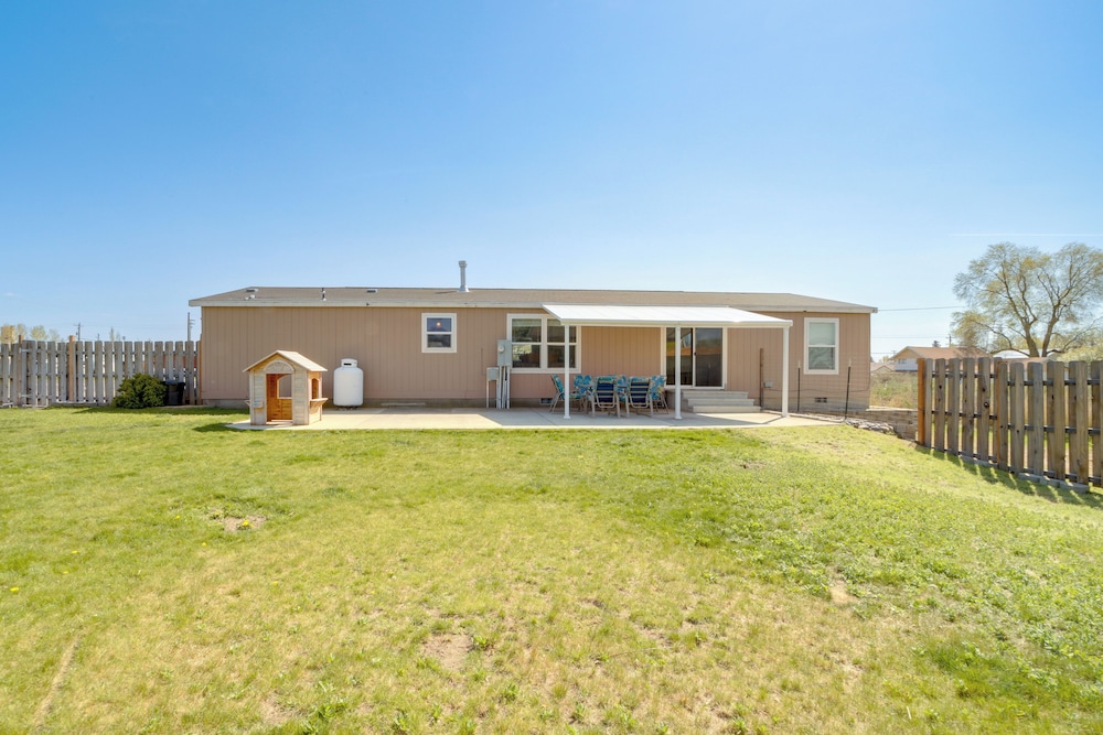 1 Mi to Lake: Getaway w/ Patio in Coulee City!