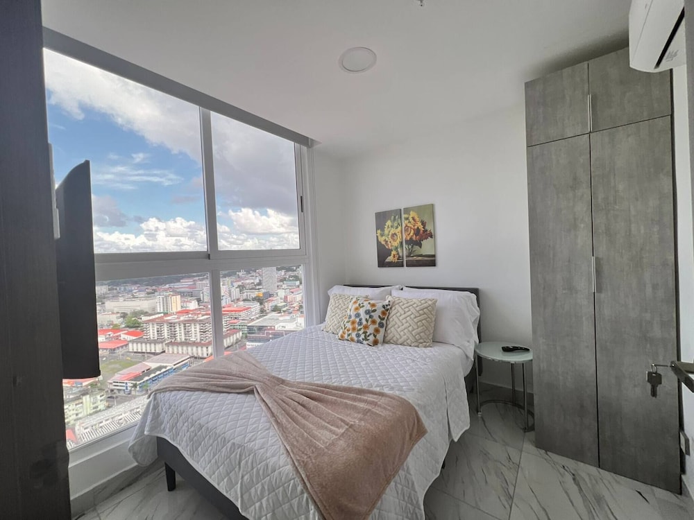 Executive Apartment on Balboa Avenue