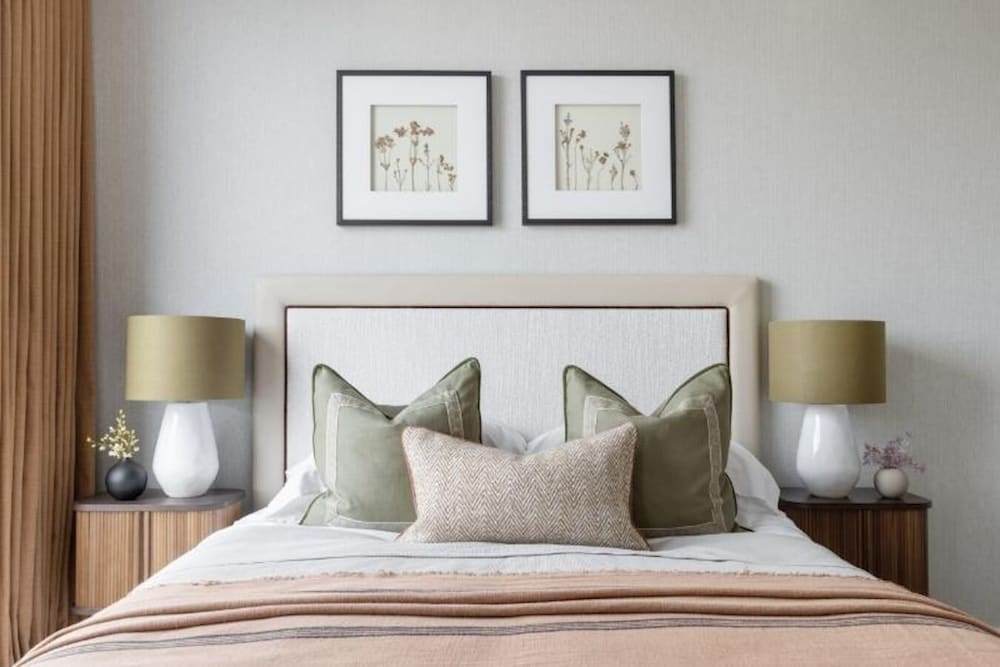 Designer Penthouse Panoramic Views London 2 Beds view 5