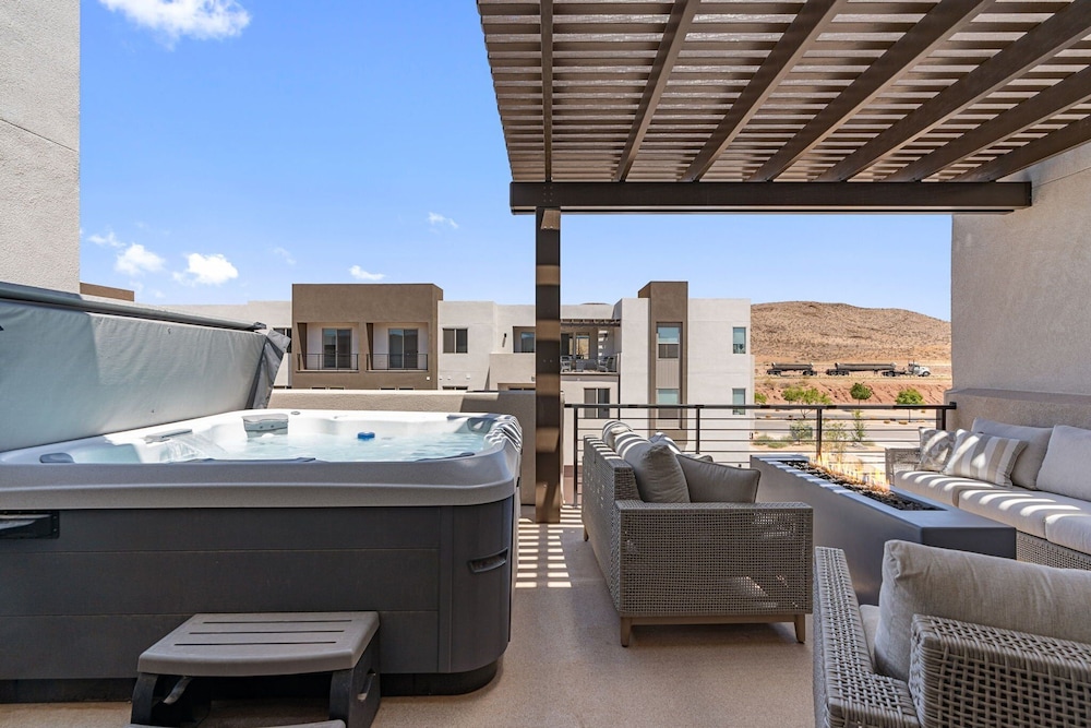 The Crash Pad 5 Bedroom Townhouse