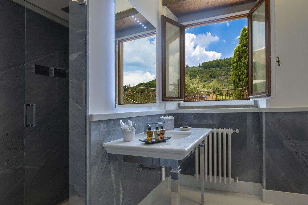 Ville Il Paradiso Villa Bellaflore view 5