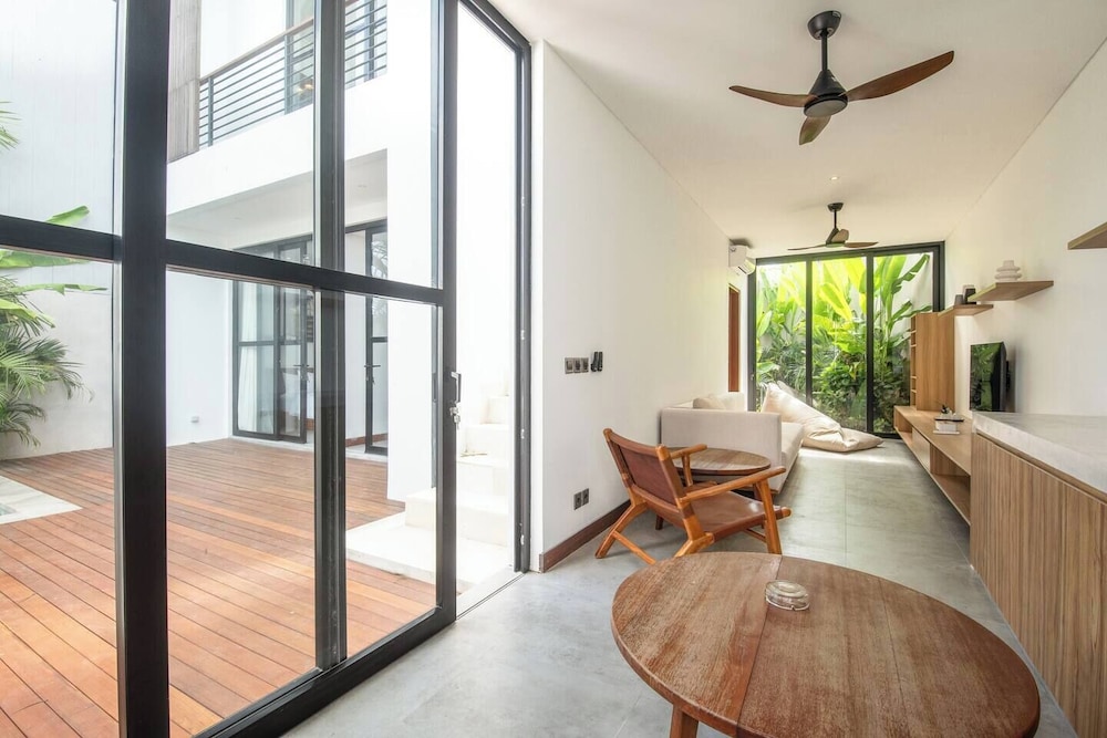 Elegant Villa Sinara 2BR With Sea View