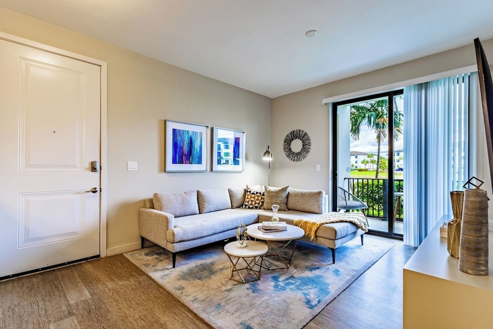 Modern 2BR Fort Myers Condo Pool, BBQ & Near Beaches