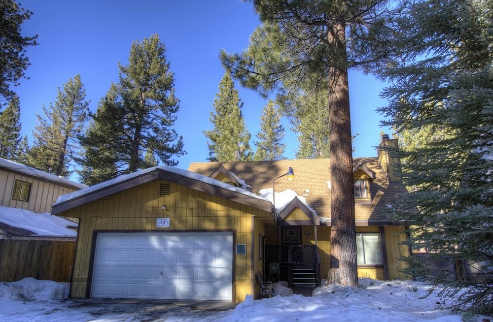 Bambi's Bunkhouse 3 Bedroom Home by RedAwning view 2