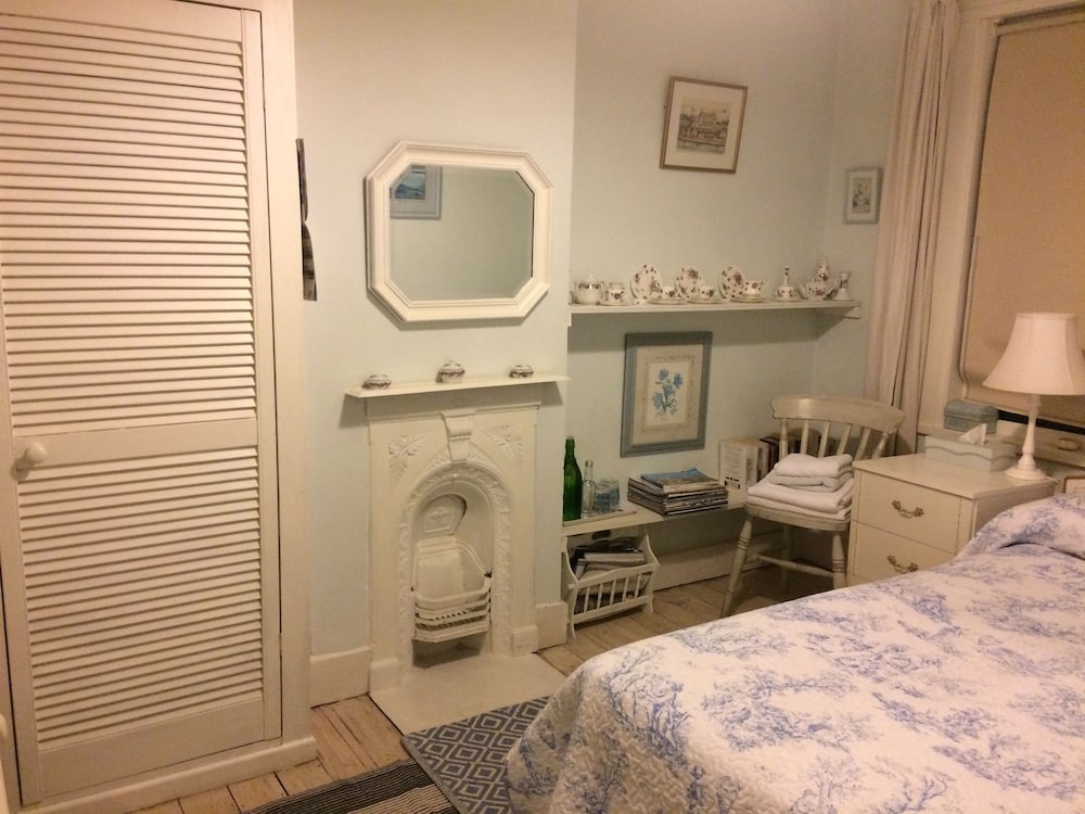 Arts & Bichons B&B