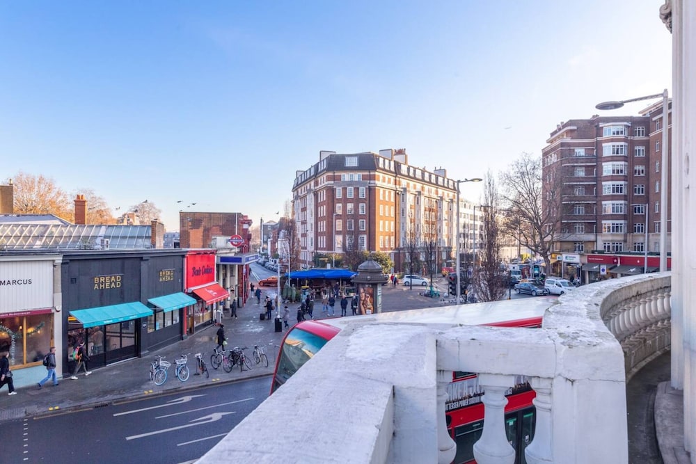 Central 2 Bedroom Flat - Opposite South Kensington Tube