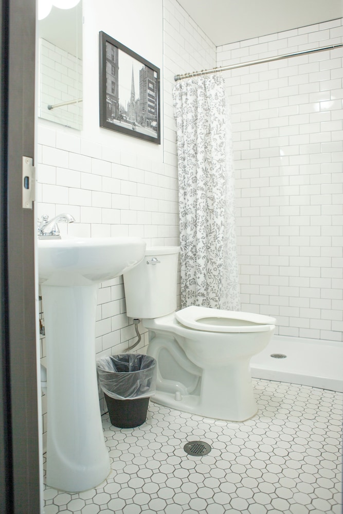 11th Avenue Hostel